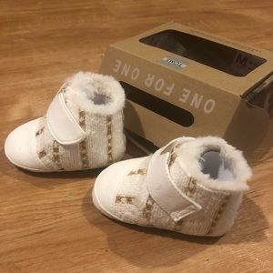 Toms Cuna metallic twill suede booties